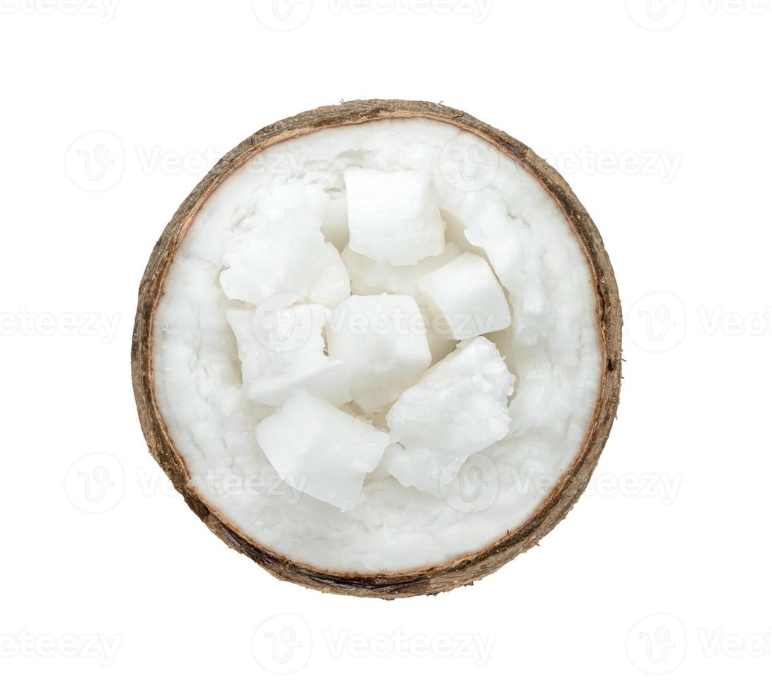 lait de coco fruits tropicaux ou noix de coco moelleuse hachée isolé sur fond blanc photo