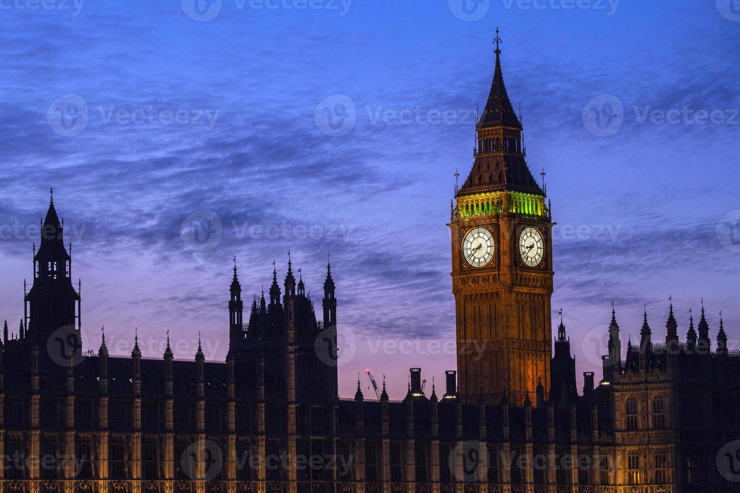 Chambres du Parlement à Londres au crépuscule photo
