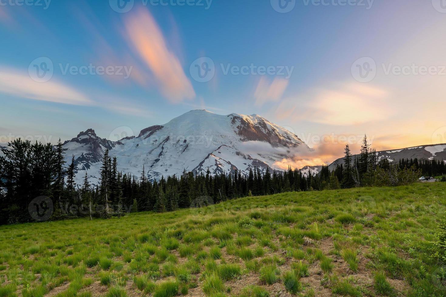 paysage du parc national du mont rainier aux états-unis photo