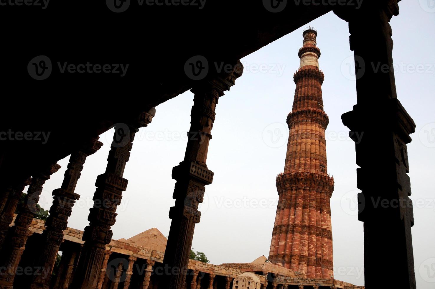 qutab minar, delhi, inde, site du patrimoine mondial de l'unesco. photo
