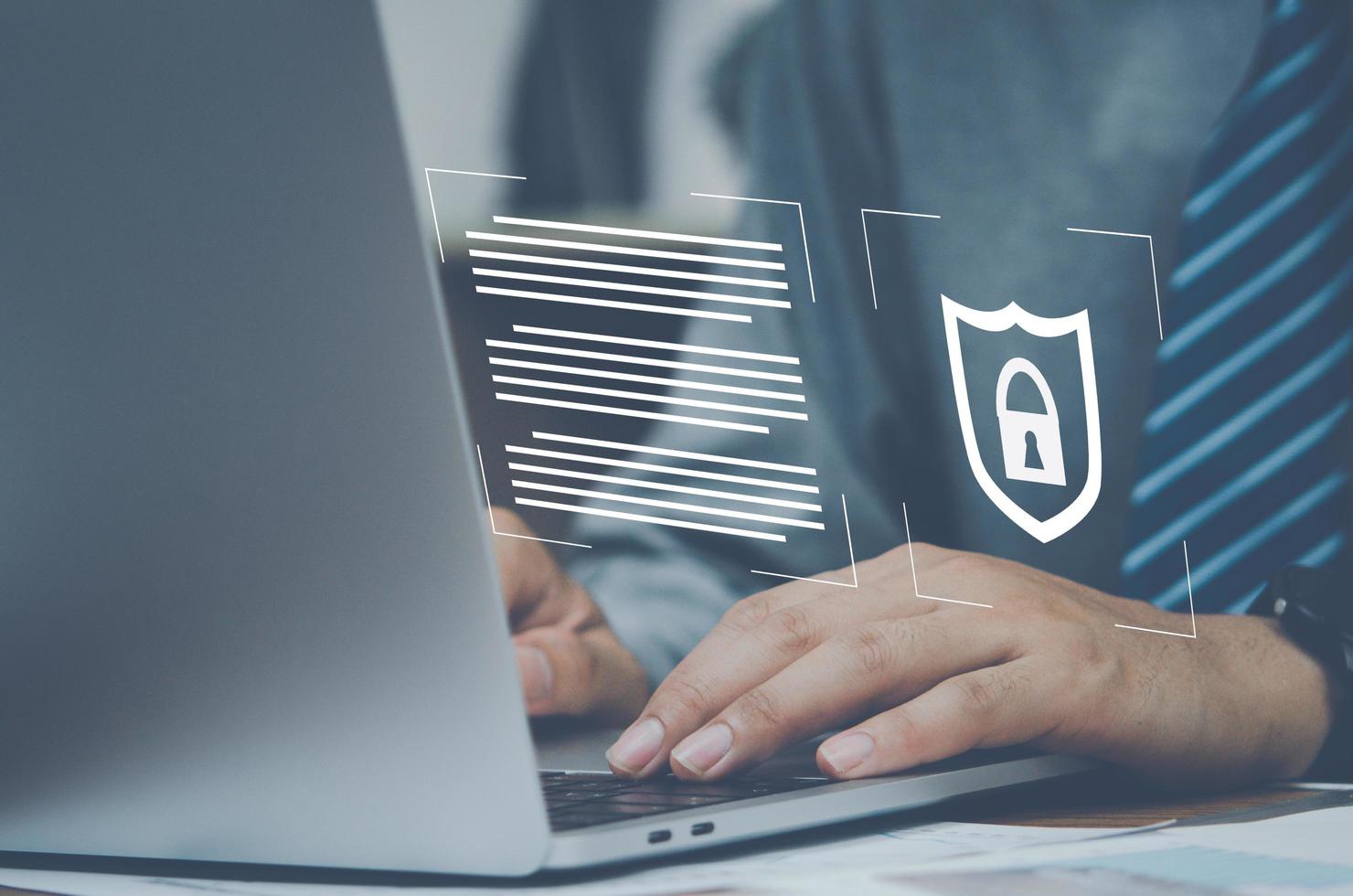 protégez votre ordinateur en utilisant un mot de passe pour empêcher le vol d'identité. concept d'entreprise d'information d'accès à la confidentialité de la technologie numérique cyber réseau internet. photo