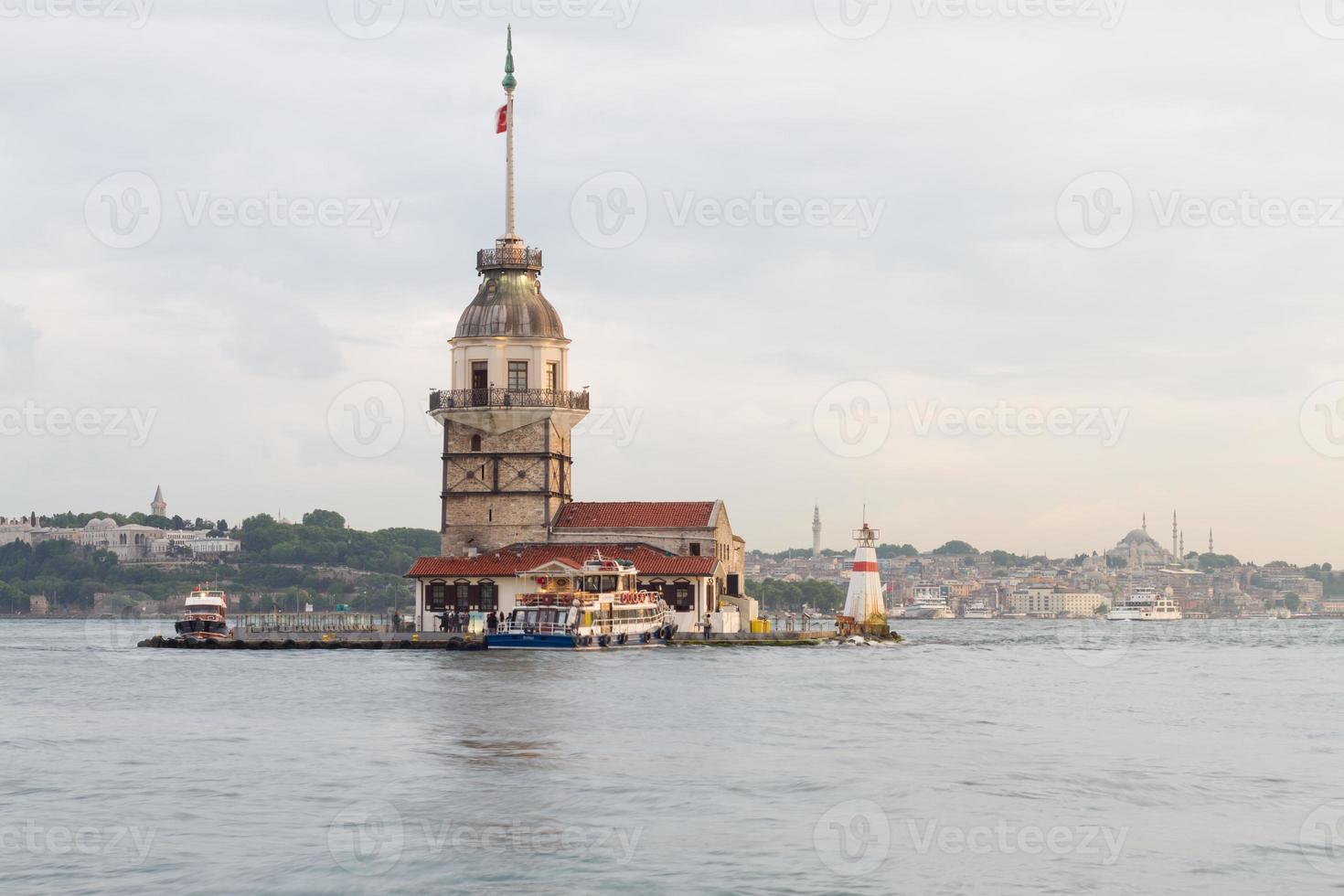 tour de la jeune fille à istanbul photo