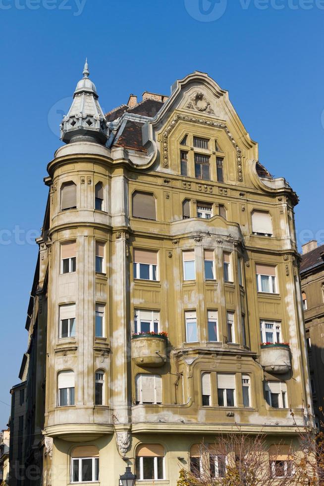 un vieux bâtiment de budapest, hongrie photo