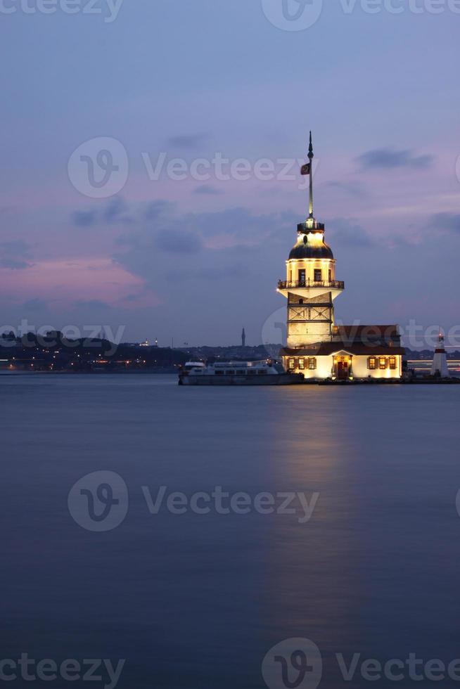 tour de la jeune fille à istanbul photo