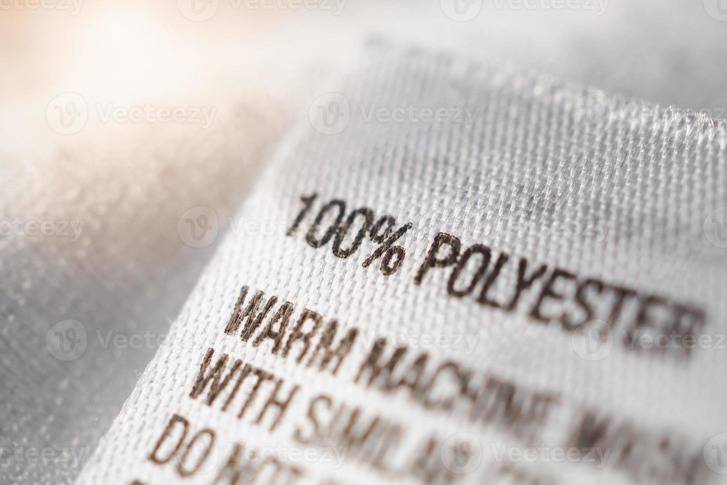 étiquette de vêtements en tissu polyester avec instructions de lessive photo
