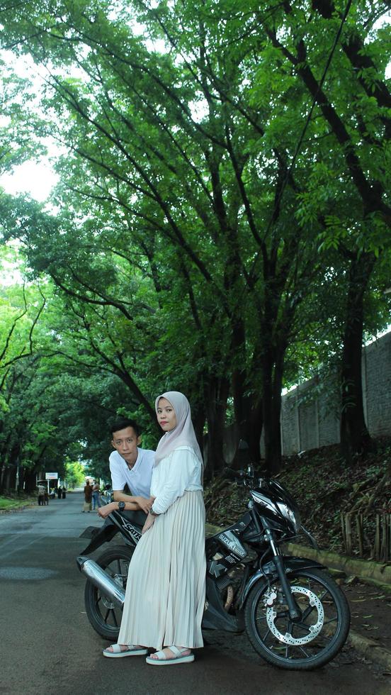 jeune couple indonésien photo