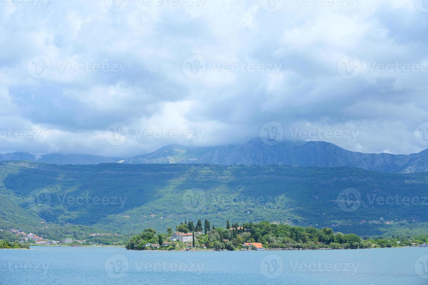 vue sur l'océan pendant la journée photo