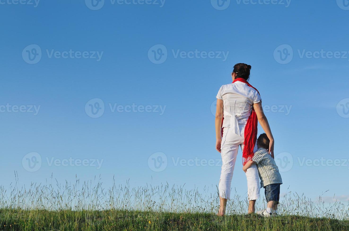 femme enfant en plein air photo