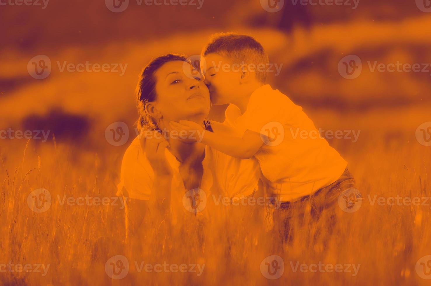 femme enfant en plein air photo