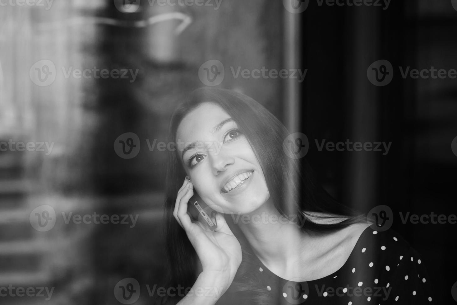 belle fille, parler téléphone, et, sourire photo