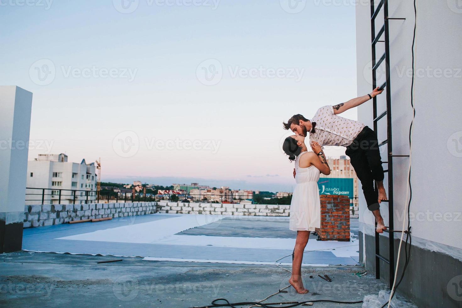 beau couple dans la ville photo