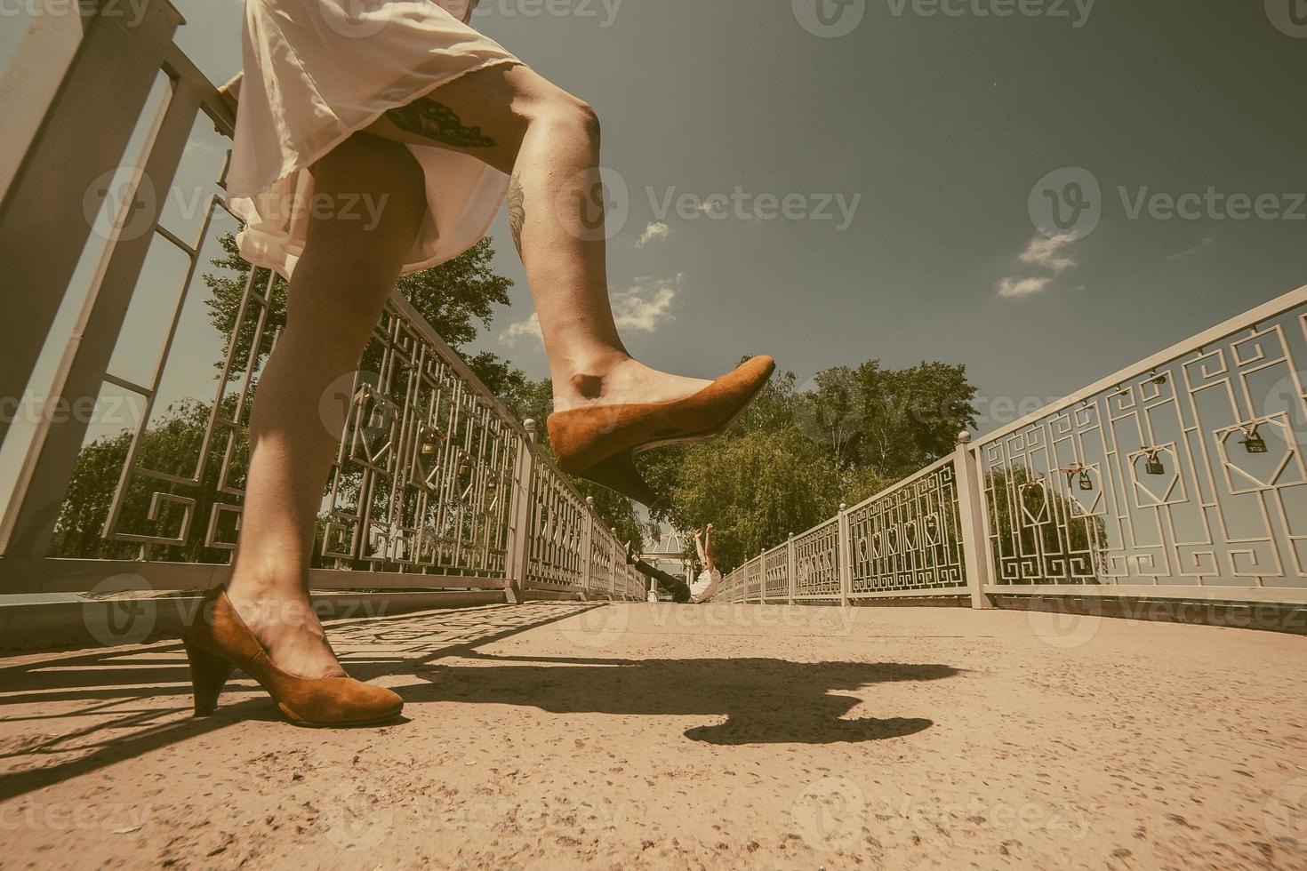 beau couple sur le pont photo