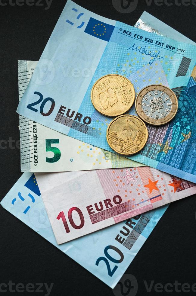 monnaie européenne, billets et pièces en euros photo