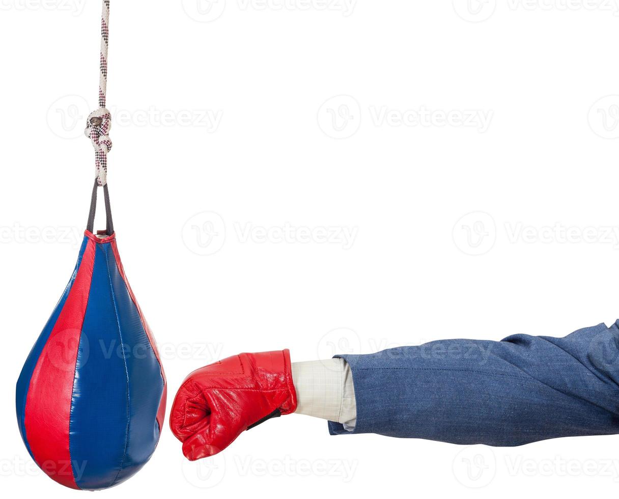 homme affaires, à, gant boxe, poinçons, sac poinçonnage photo