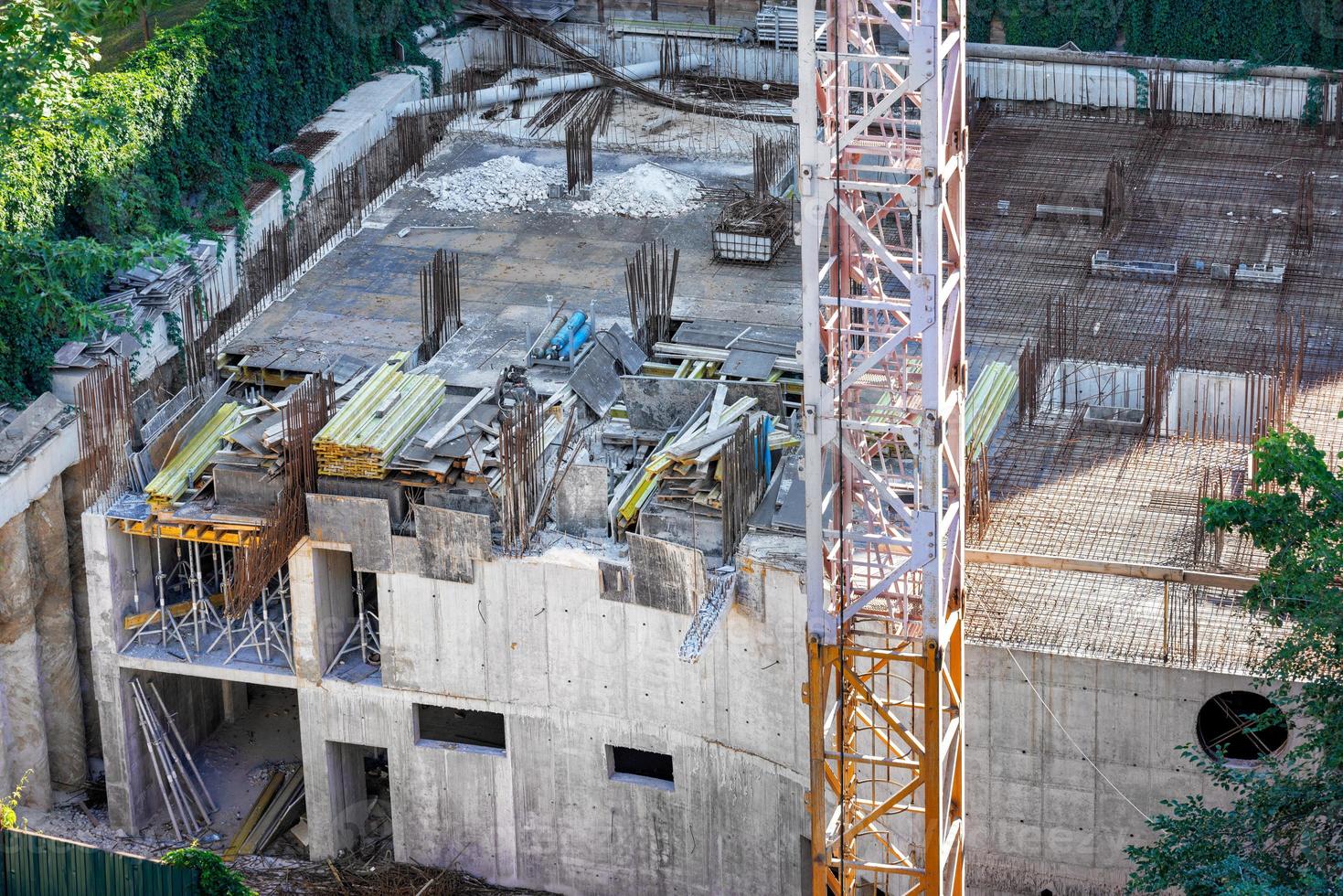 vue de dessus du chantier de construction et de la pose des fondations d'une nouvelle maison. photo