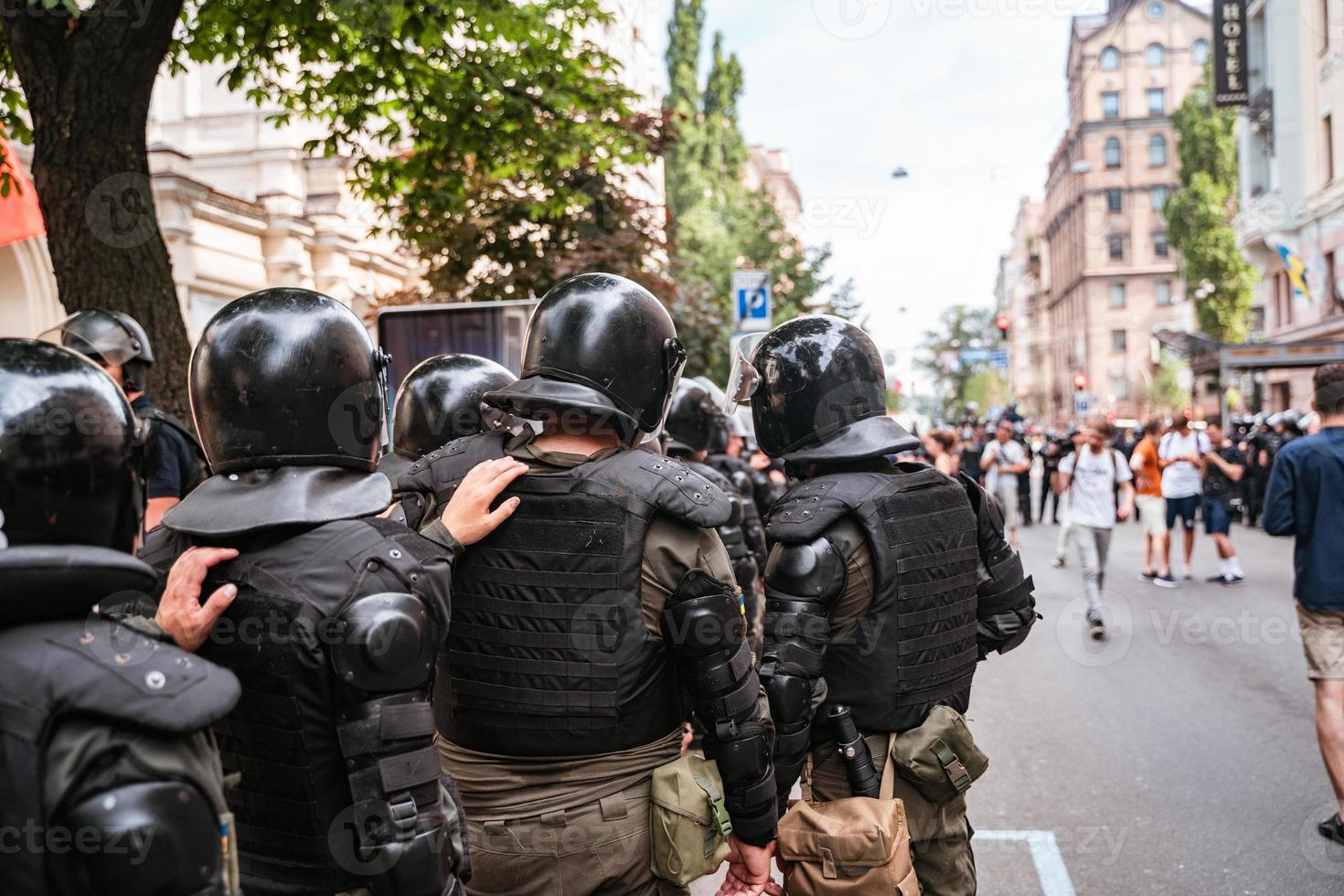 police pour maintenir l'ordre dans la zone pendant le rassemblement photo