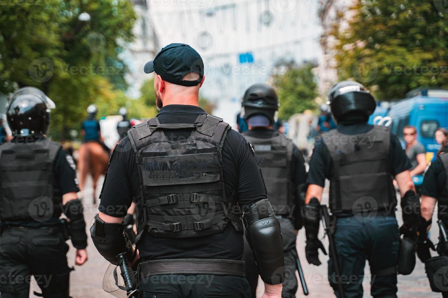 police pour maintenir l'ordre dans la zone pendant le rassemblement photo