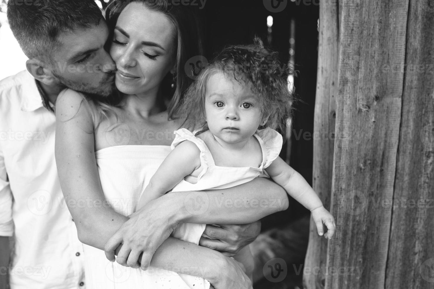 mère, père et fille s'amusent ensemble photo