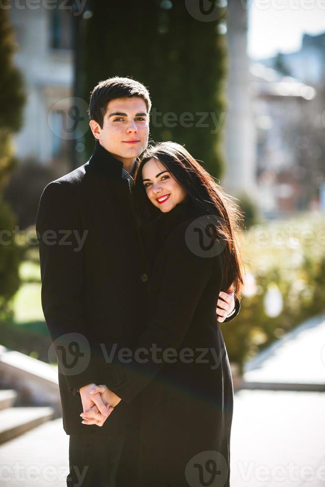 couple sur fond de ville photo