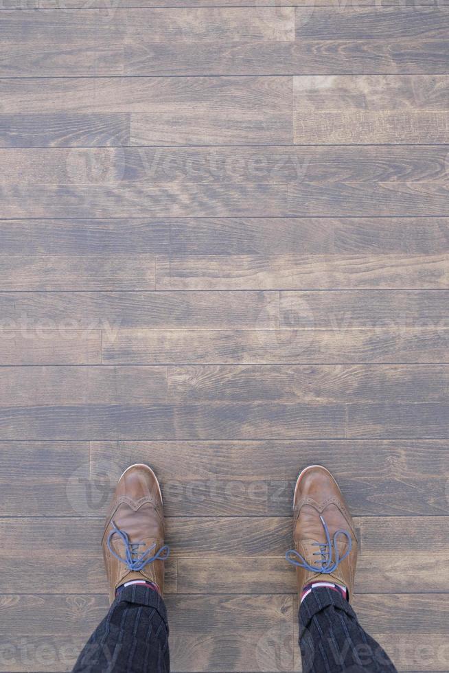 concept de choix et espace de copie - vue de dessus des chaussures sur le sol photo