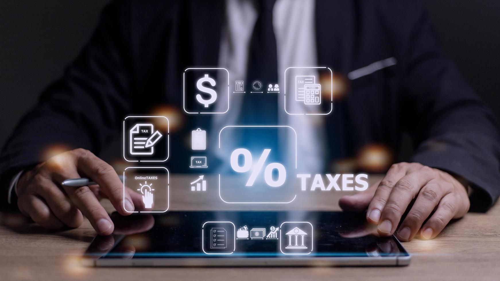 concept d'impôts payés par les particuliers et les sociétés tels que la TVA, l'impôt sur le revenu et l'impôt foncier. fond pour votre entreprise photo