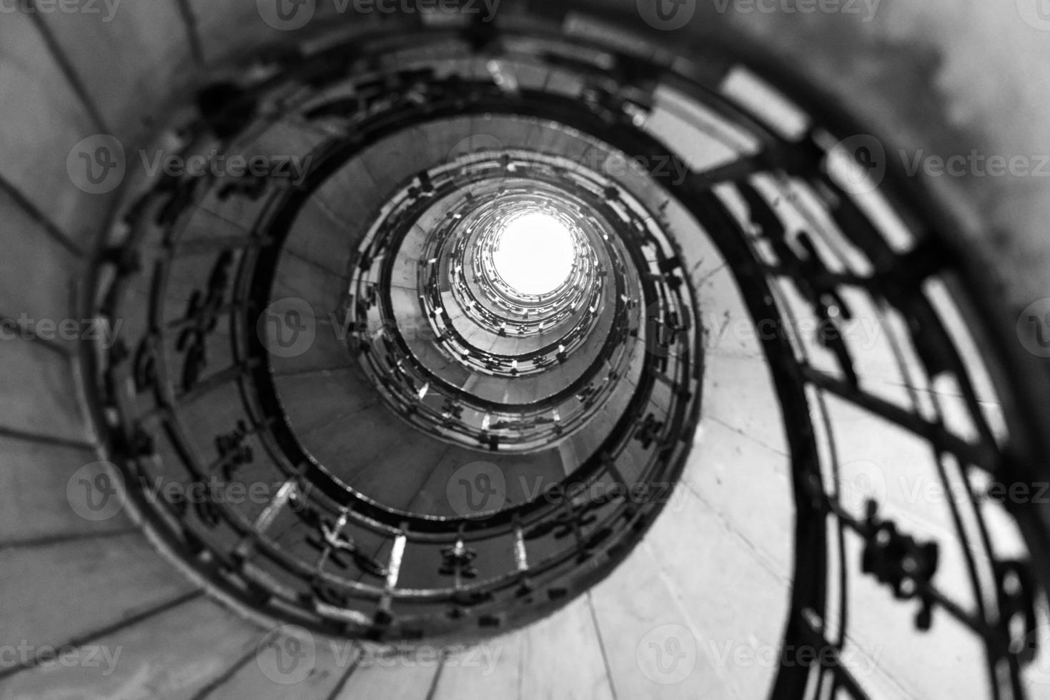 escalier en colimaçon à st. basilique stephen à budapest photo