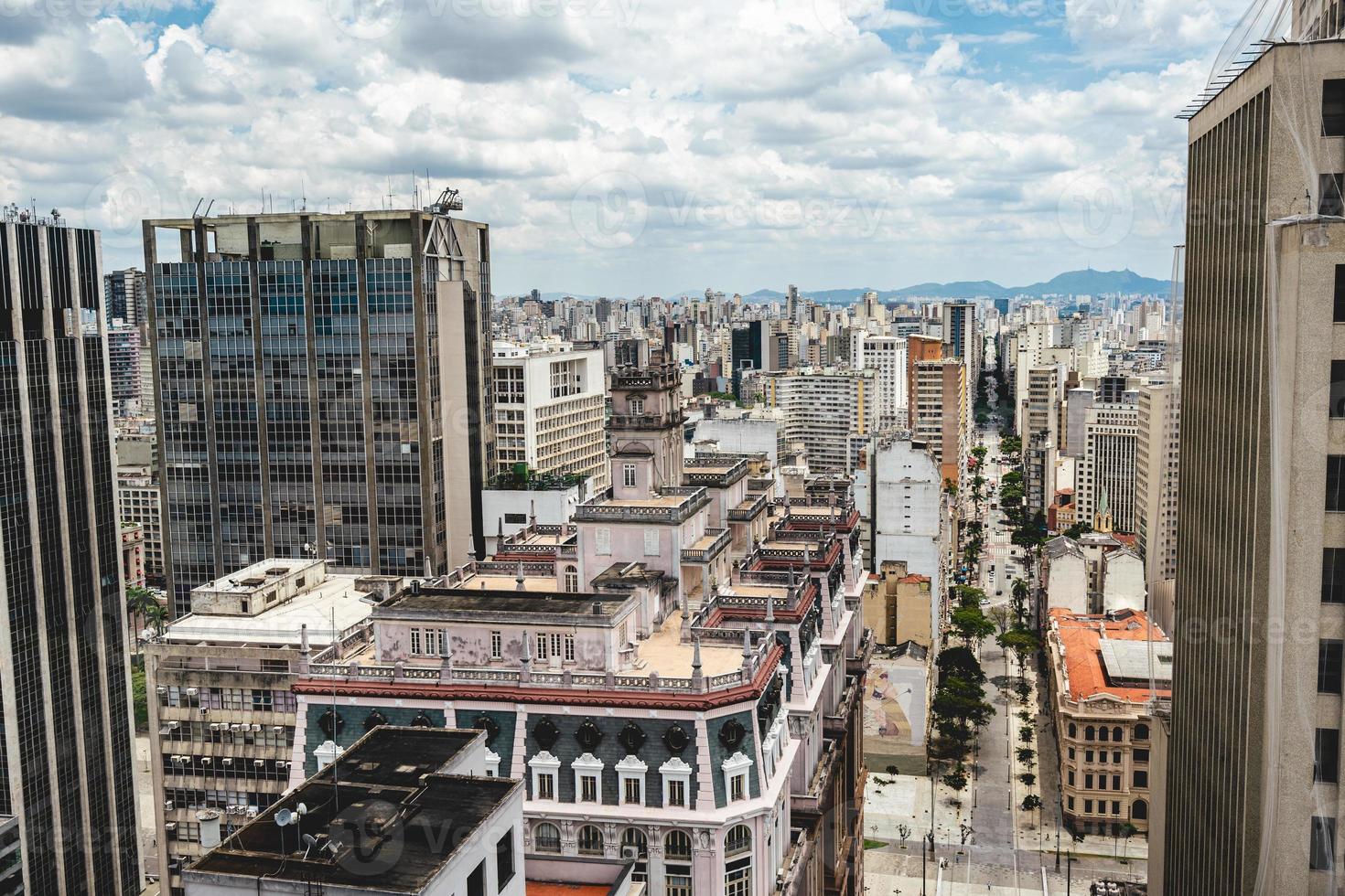 skyline de sao paulo brésil, prise du bâtiment farol satander. photo