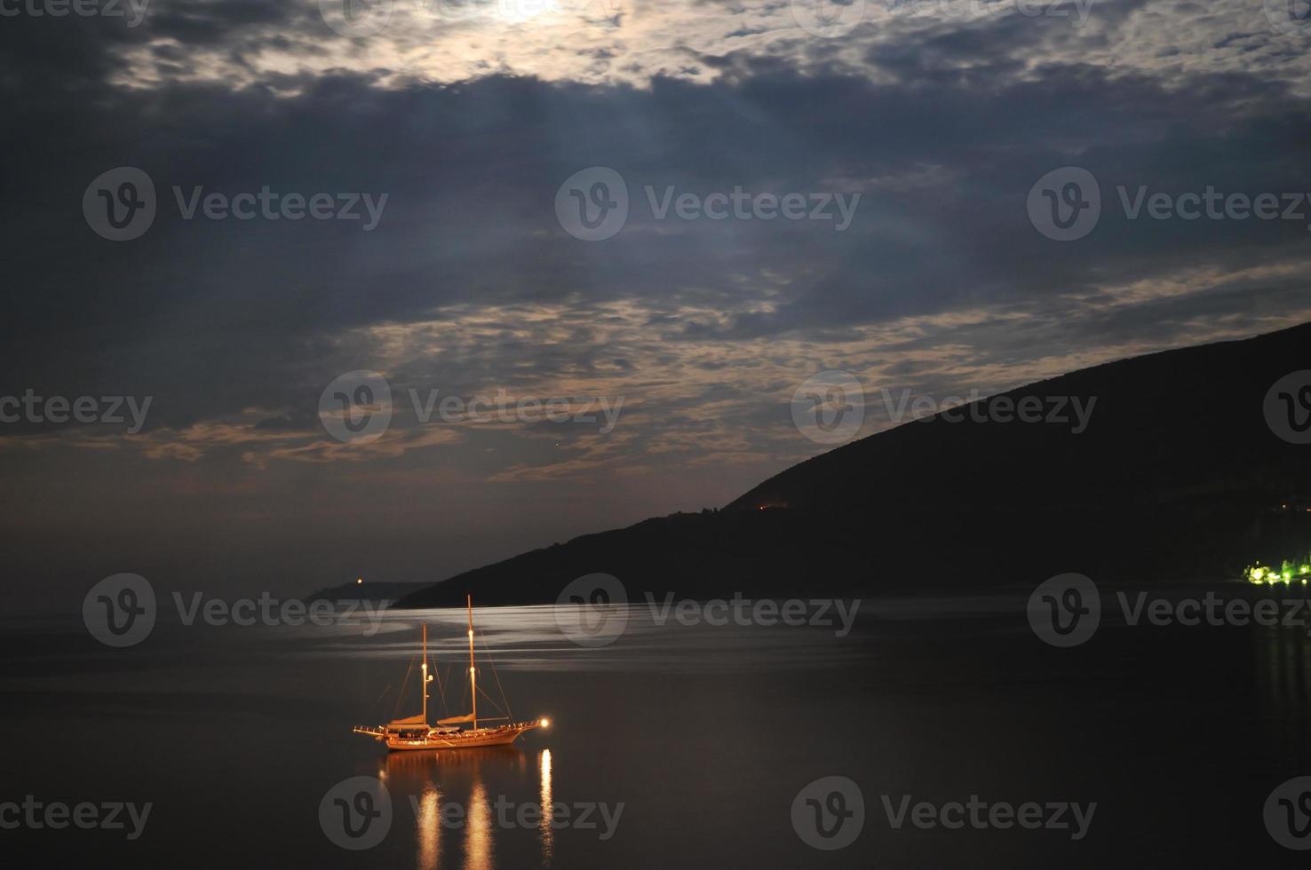 bateau sur l'eau photo