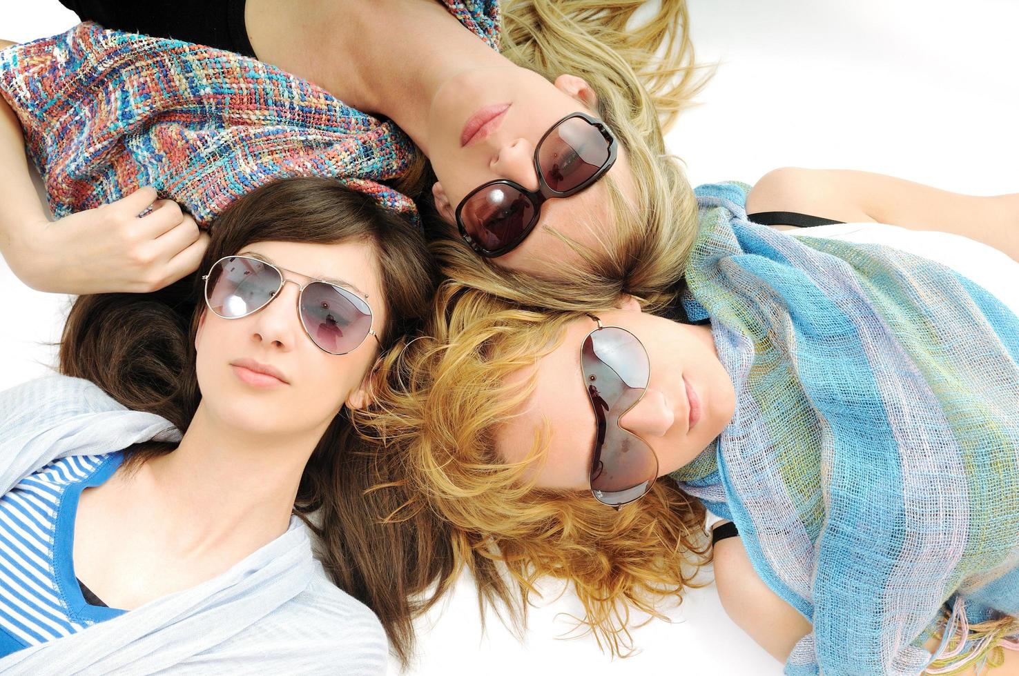 trois femme isolée photo