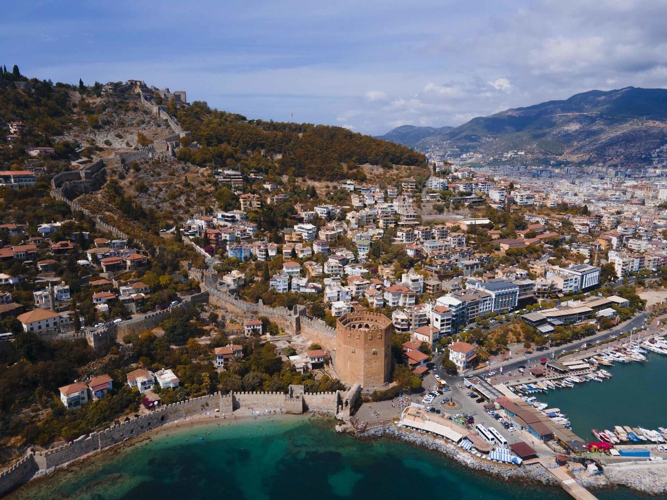 alanya 2022 ville aérienne d'antalya avec château et mer photo