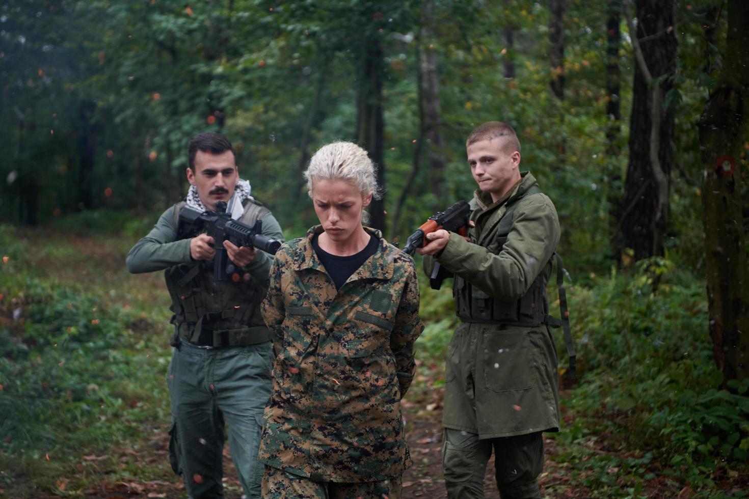 terroristes a été capturé vivant femme soldat photo