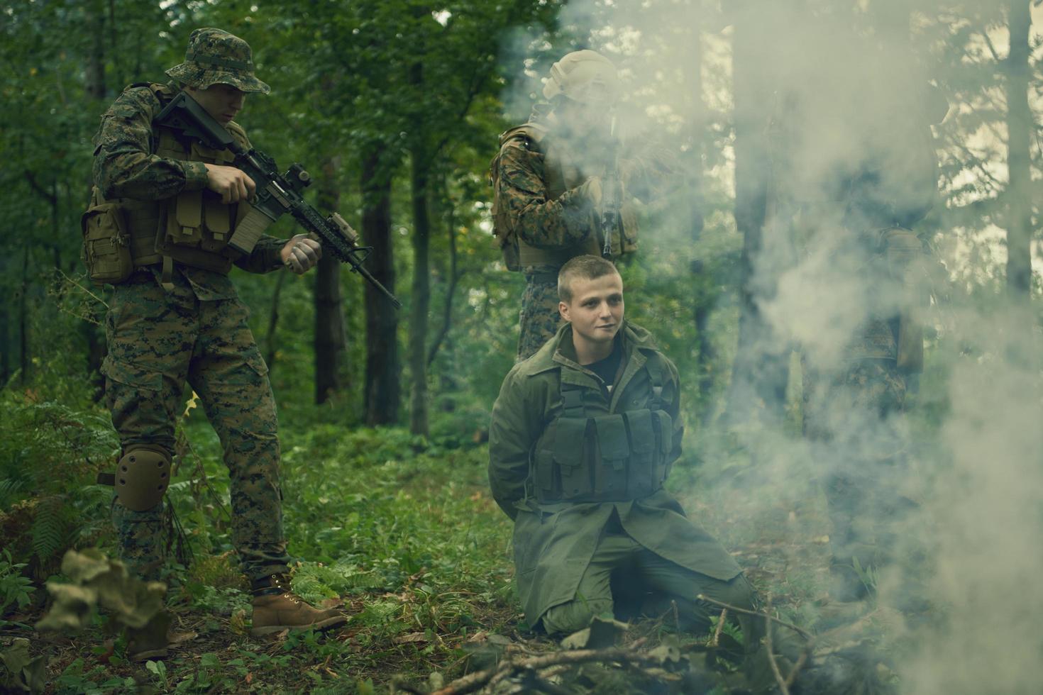 militaire sur le terrain photo