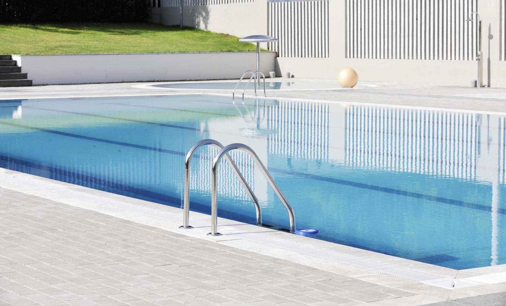 piscine extérieure de l'hôtel photo