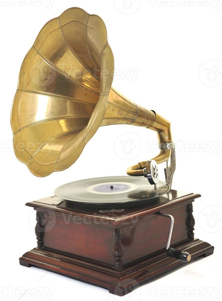 vieux gramophone sur blanc photo