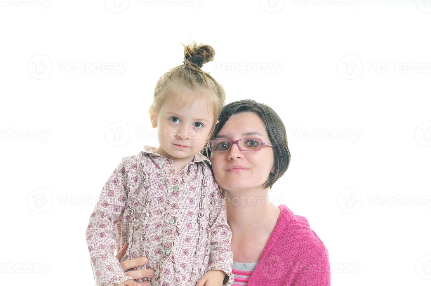 mère et petite fille isolées photo