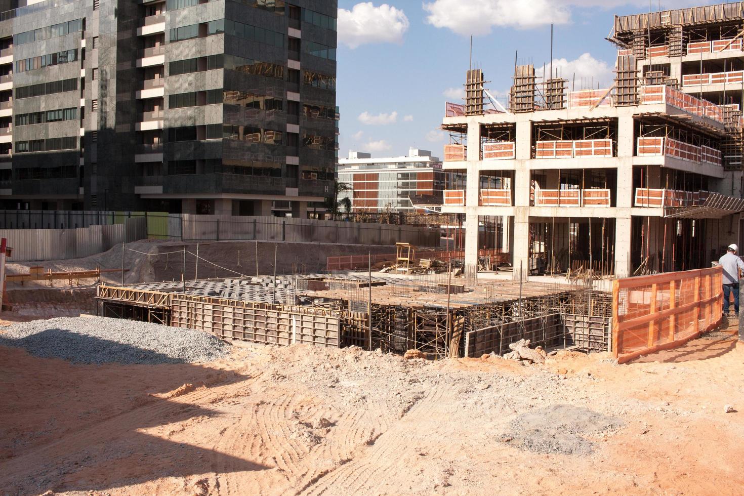 brasilia, brésil 8 septembre 2022 construction de nouveaux immeubles d'appartements dans le nord-ouest de brasilia, alias setor noroeste photo