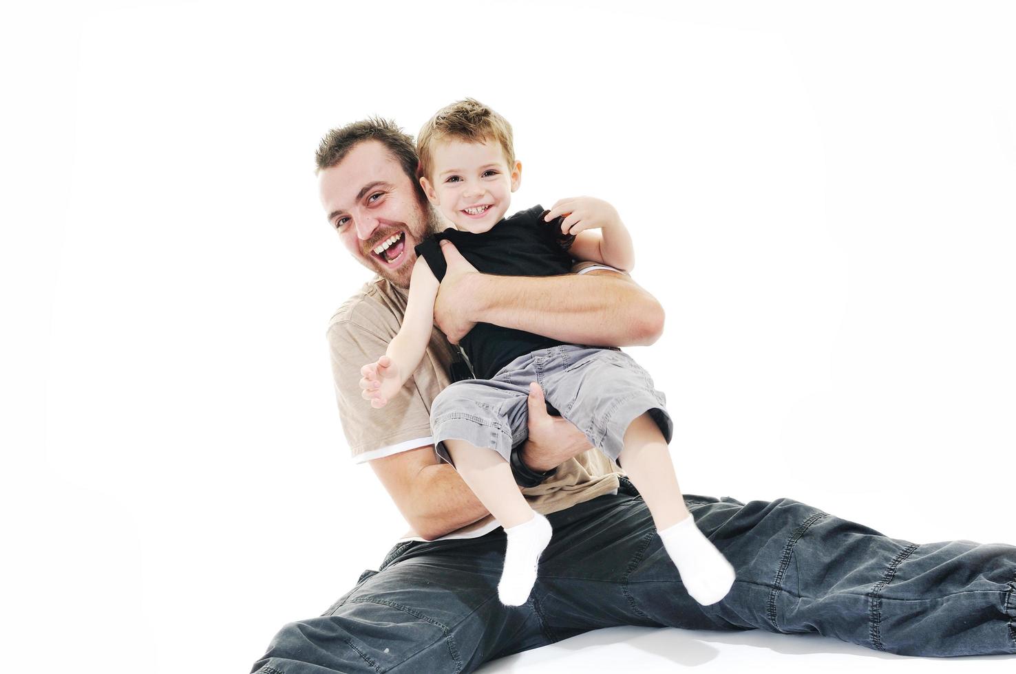 père et fils isolés sur blanc photo