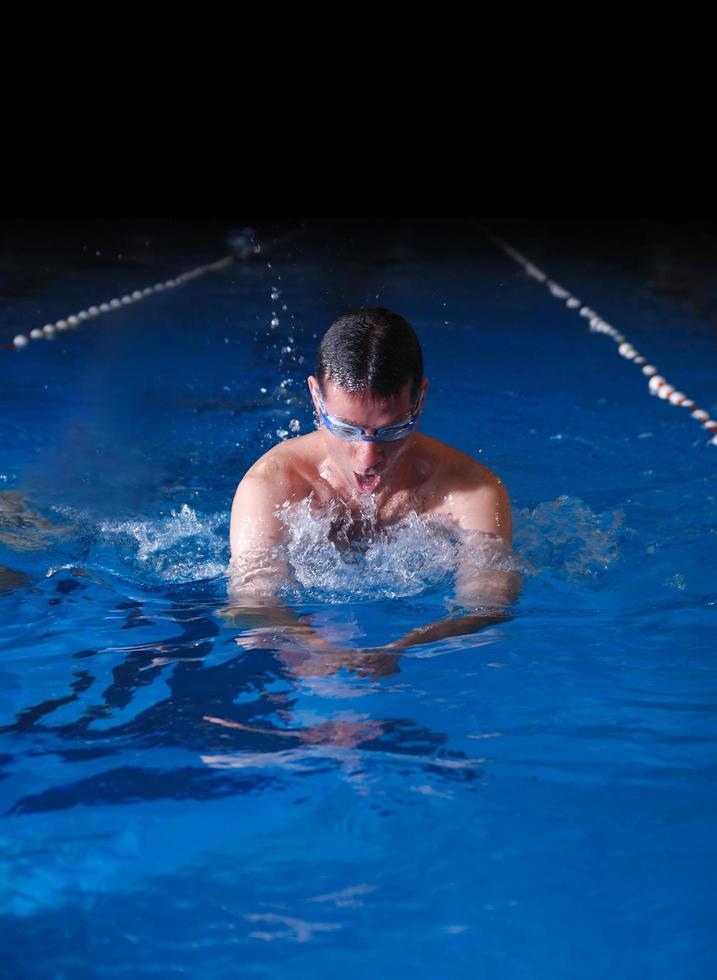 nageur en piscine photo