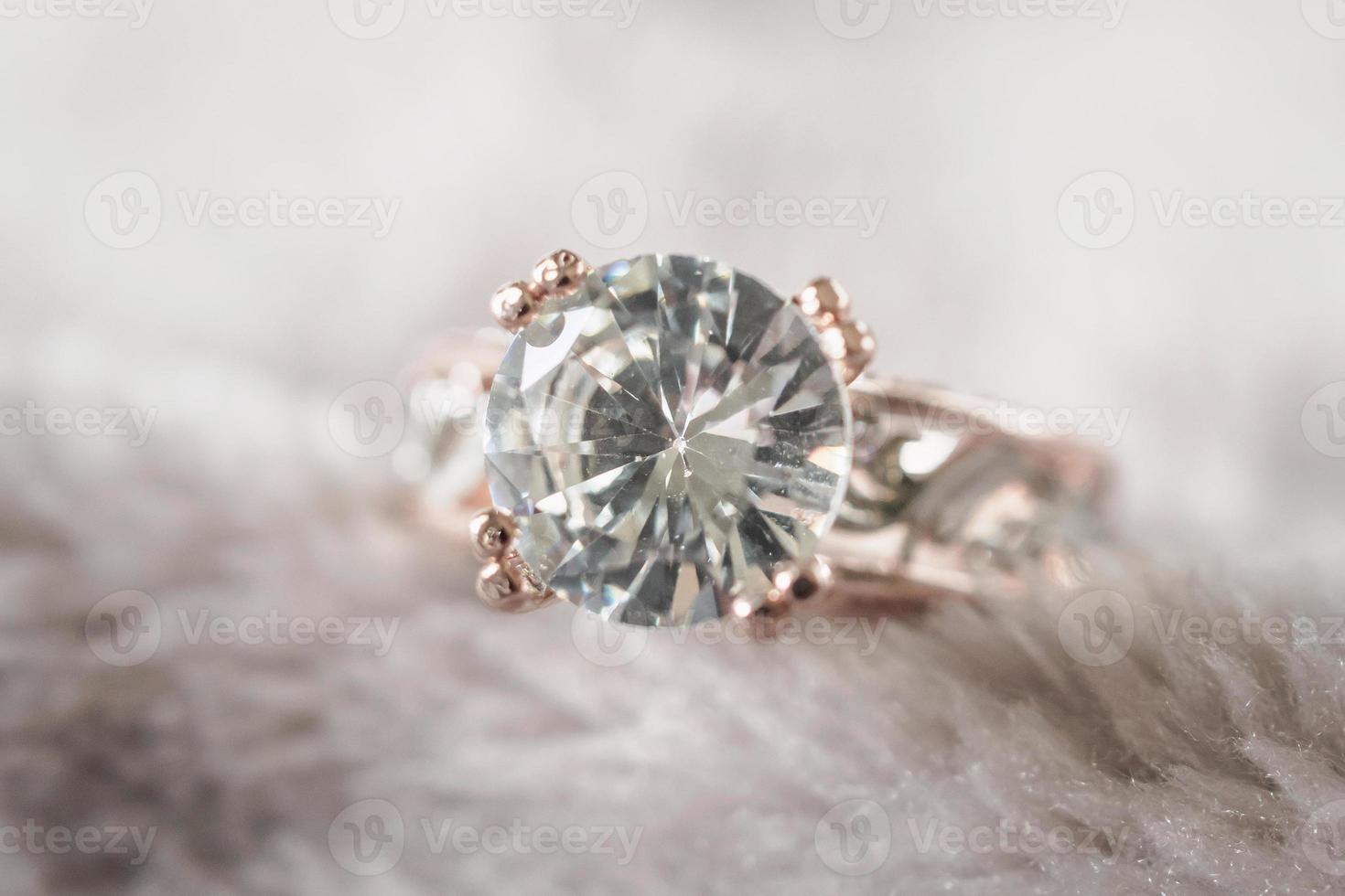 bijoux bague en diamant en argent de luxe photo