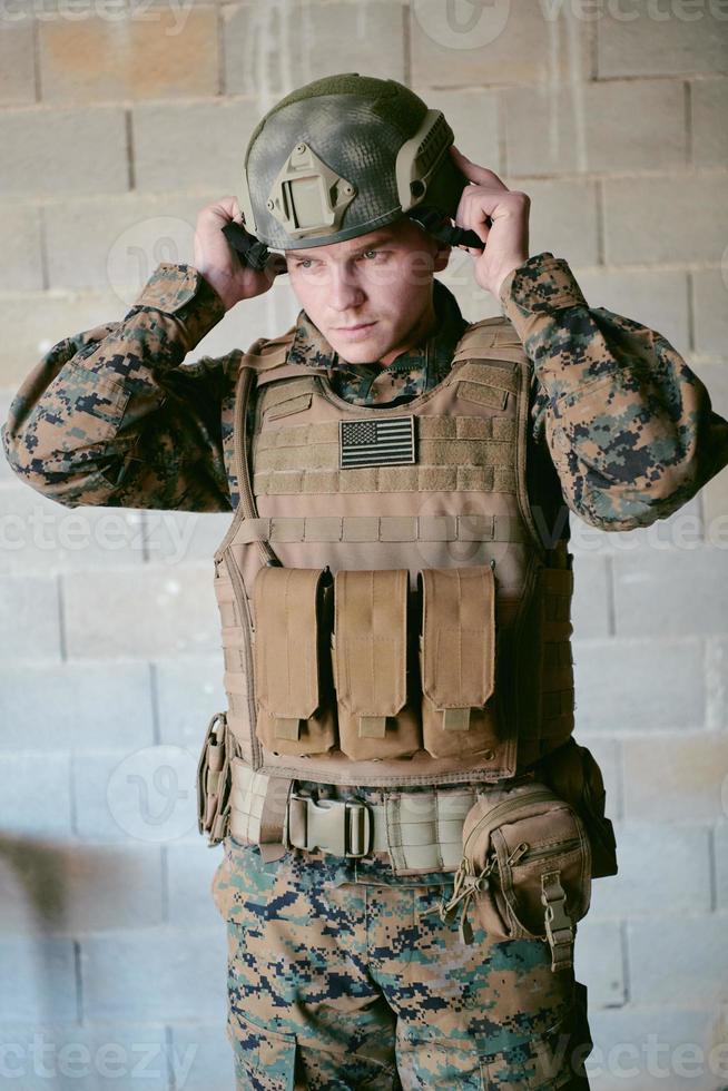 Soldat préparant un portrait photo