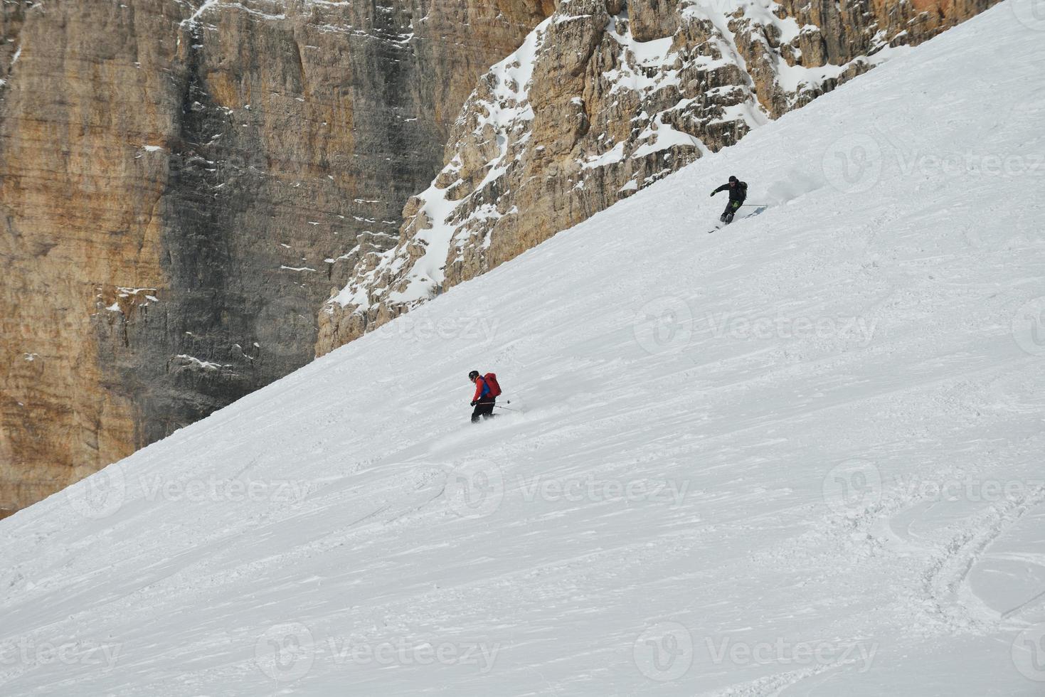 skieurs en montagne photo