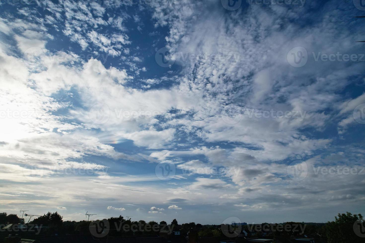 magnifiques nuages dramatiques de l'hiver 2022 photo