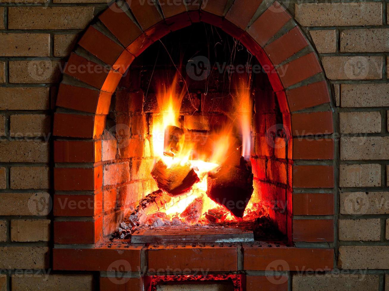 feu dans la cheminée photo