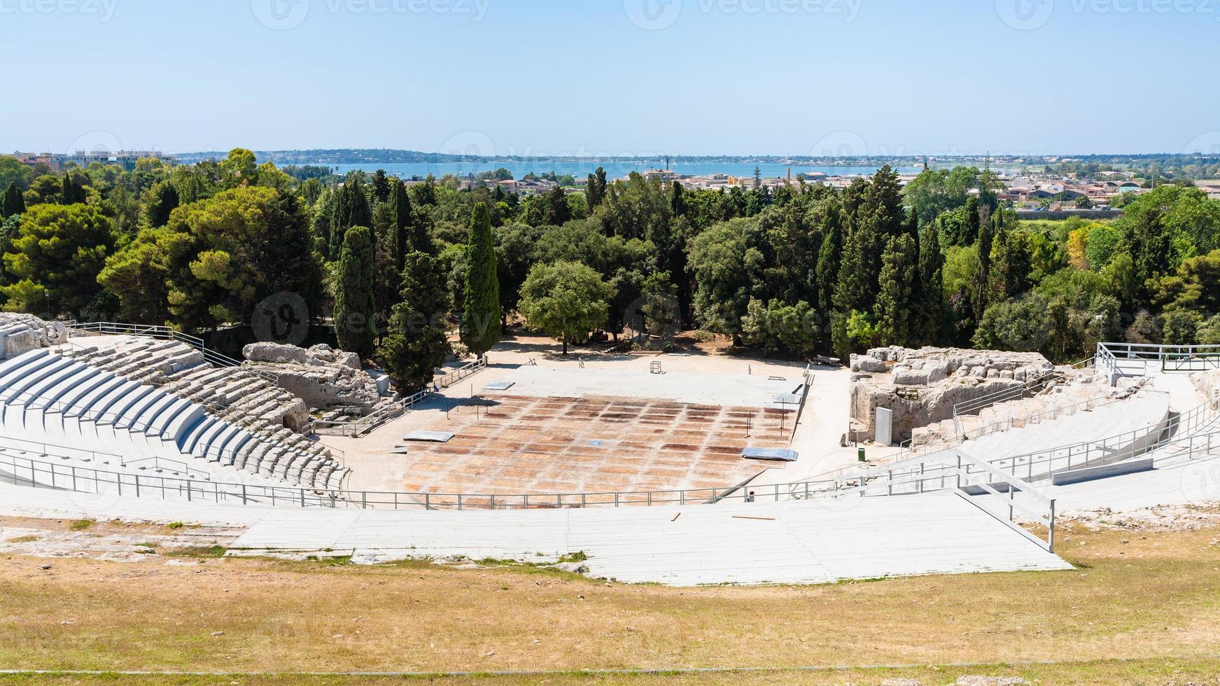 Voir ci-dessus du théâtre grec dans le parc archéologique photo