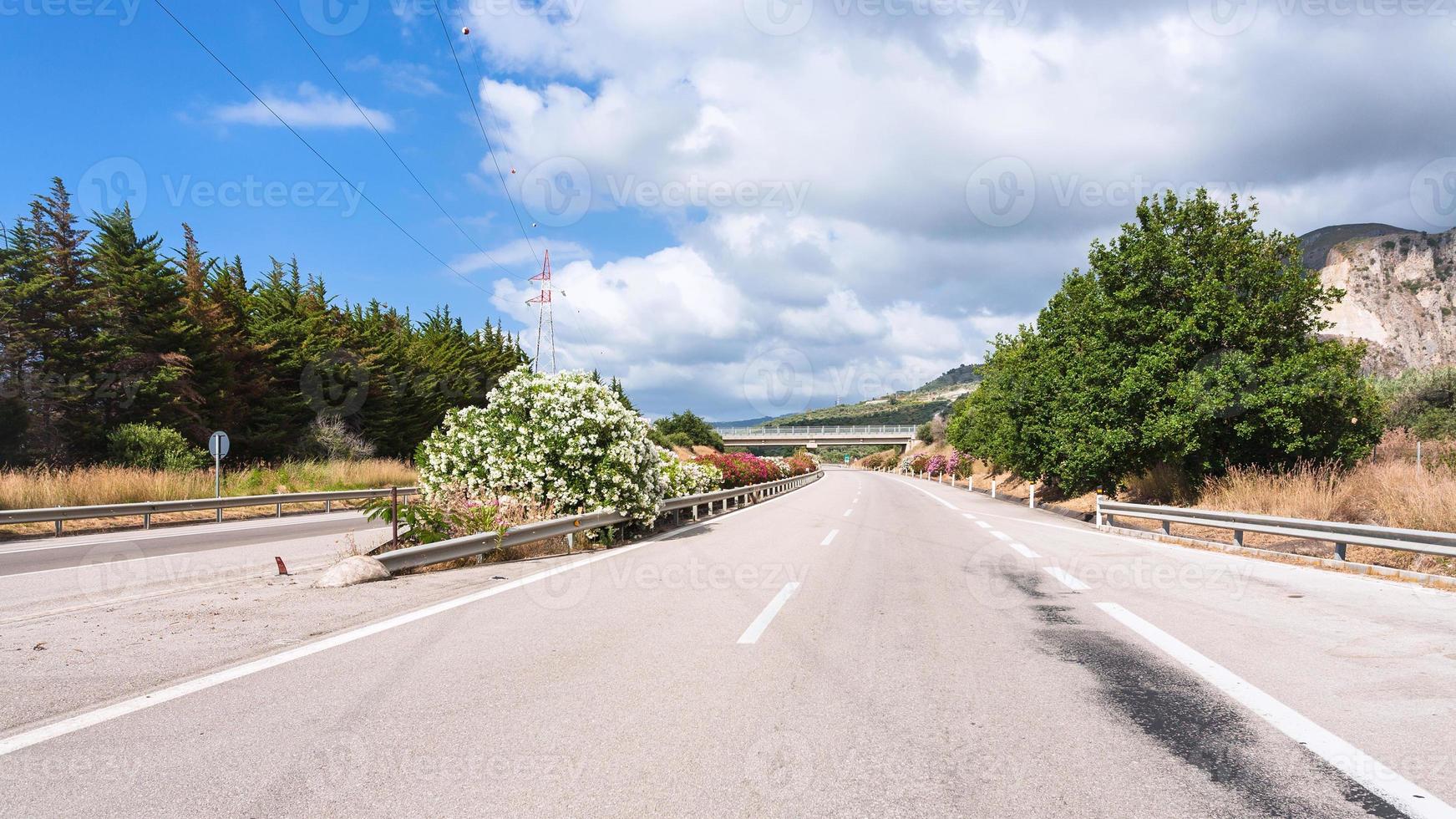 autoroute principale en sicile en été photo