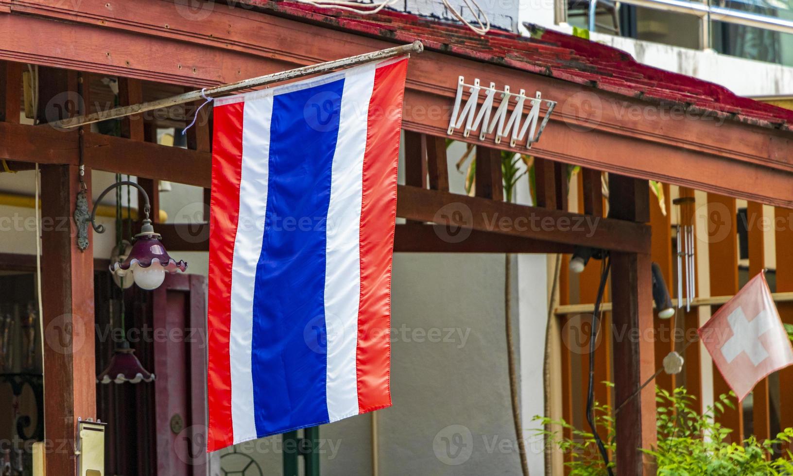 drapeau thaïlandais en rouge blanc bleu koh samui thaïlande. photo