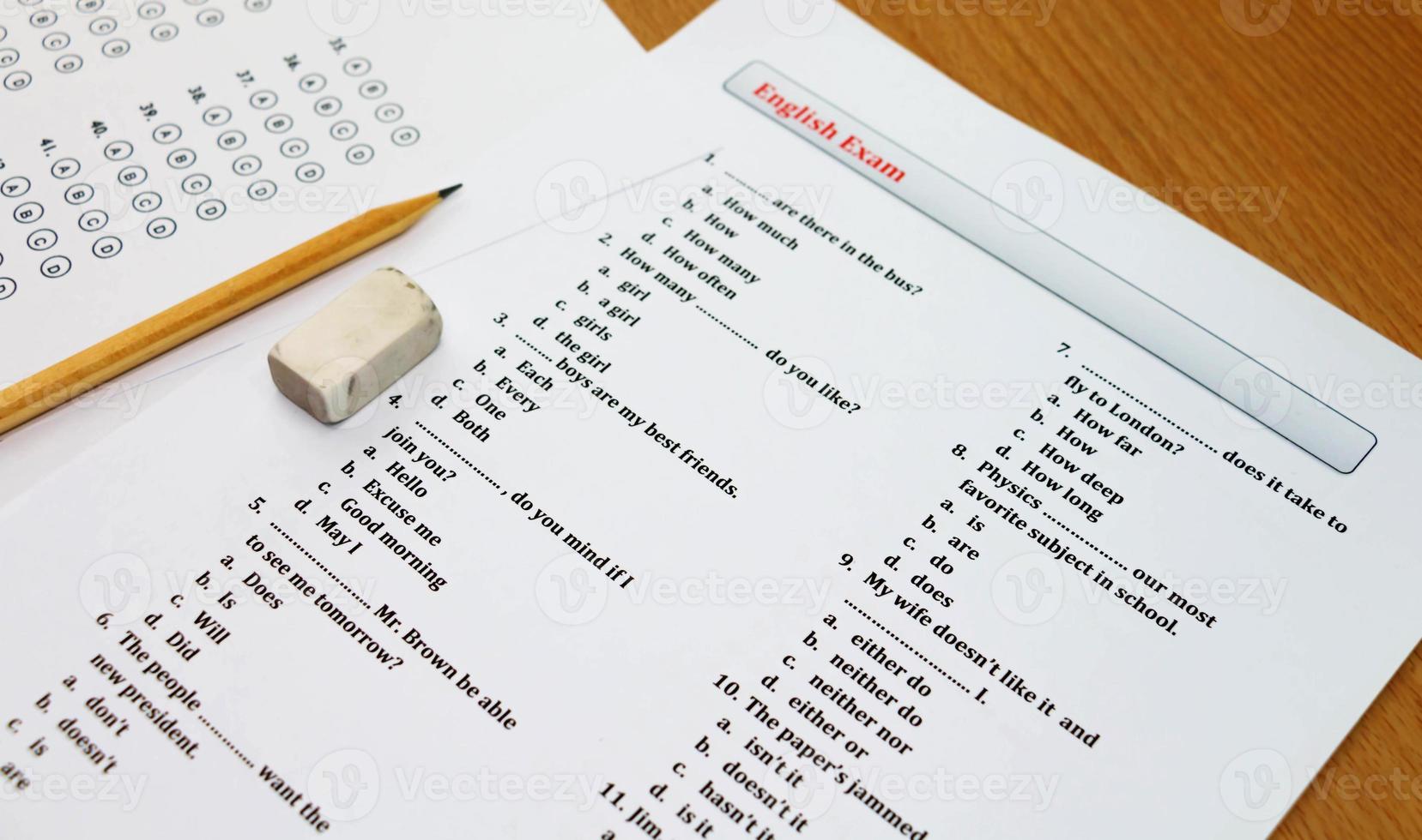 examen d'anglais sur table photo