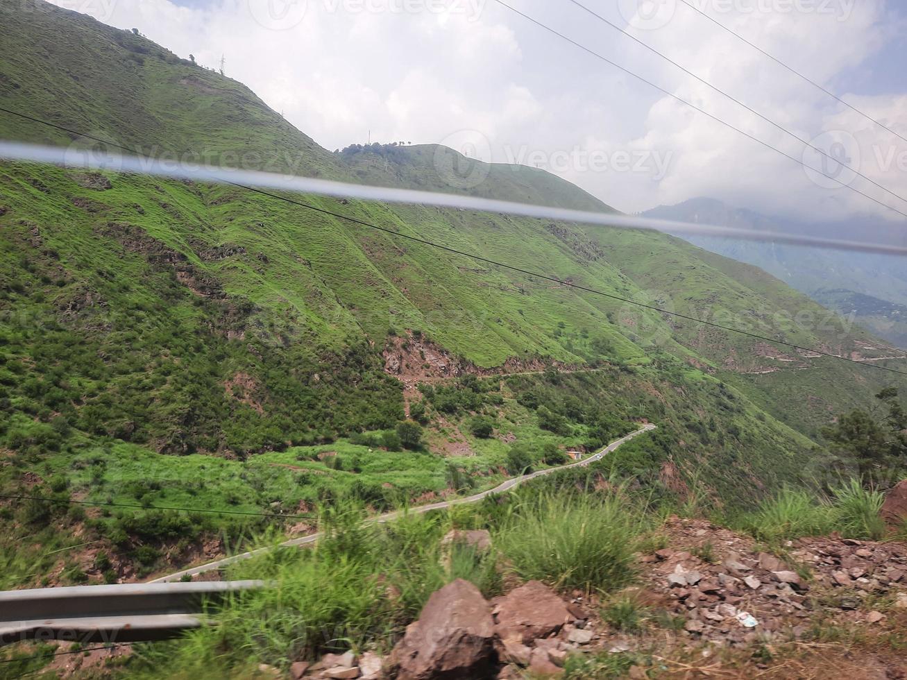 Le Pakistan est un beau pays de vallées verdoyantes, de hautes montagnes et de longs fleuves. la beauté naturelle du pakistan est fascinante. photo