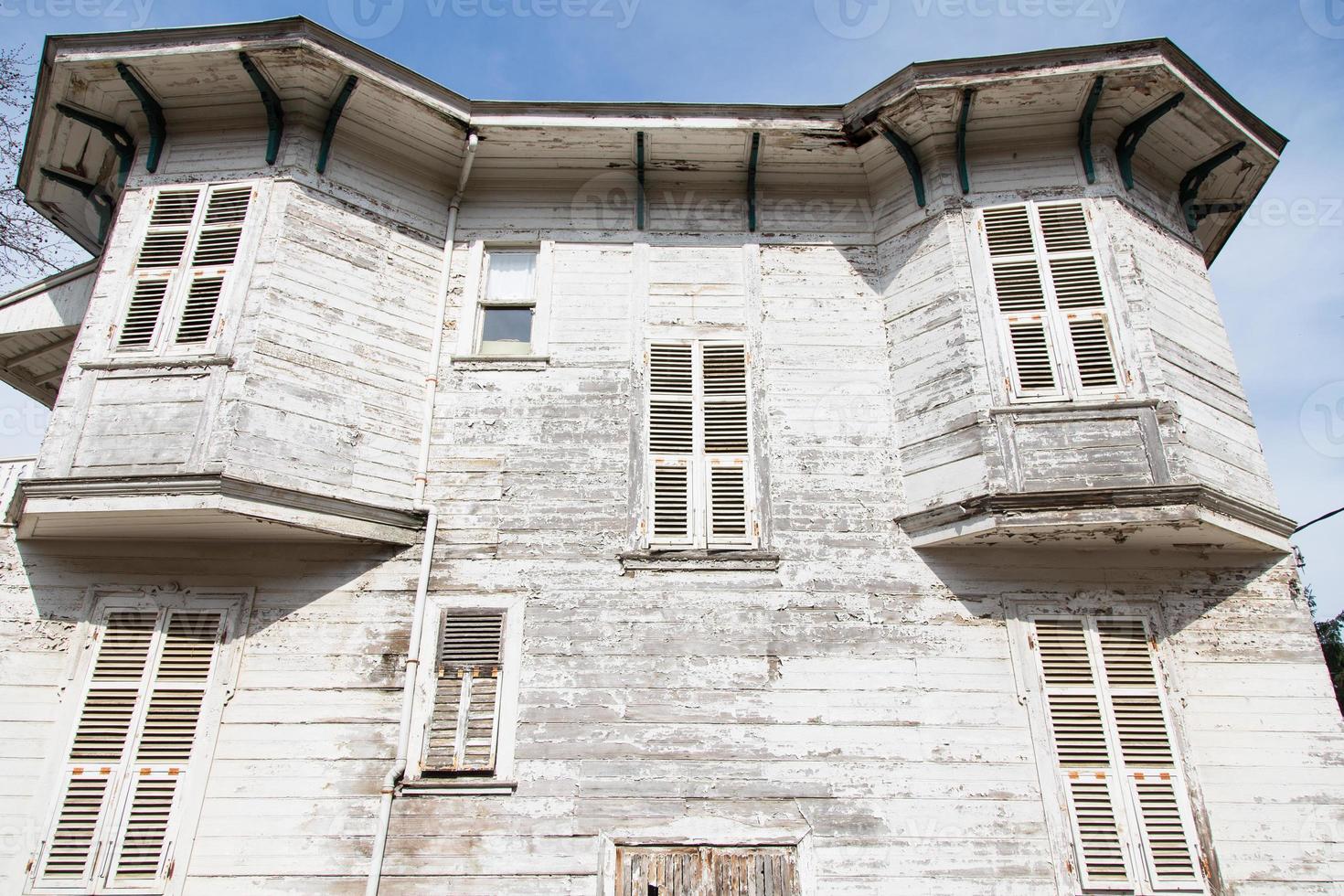 vieille maison en bois dans les îles des princes, istanbul photo