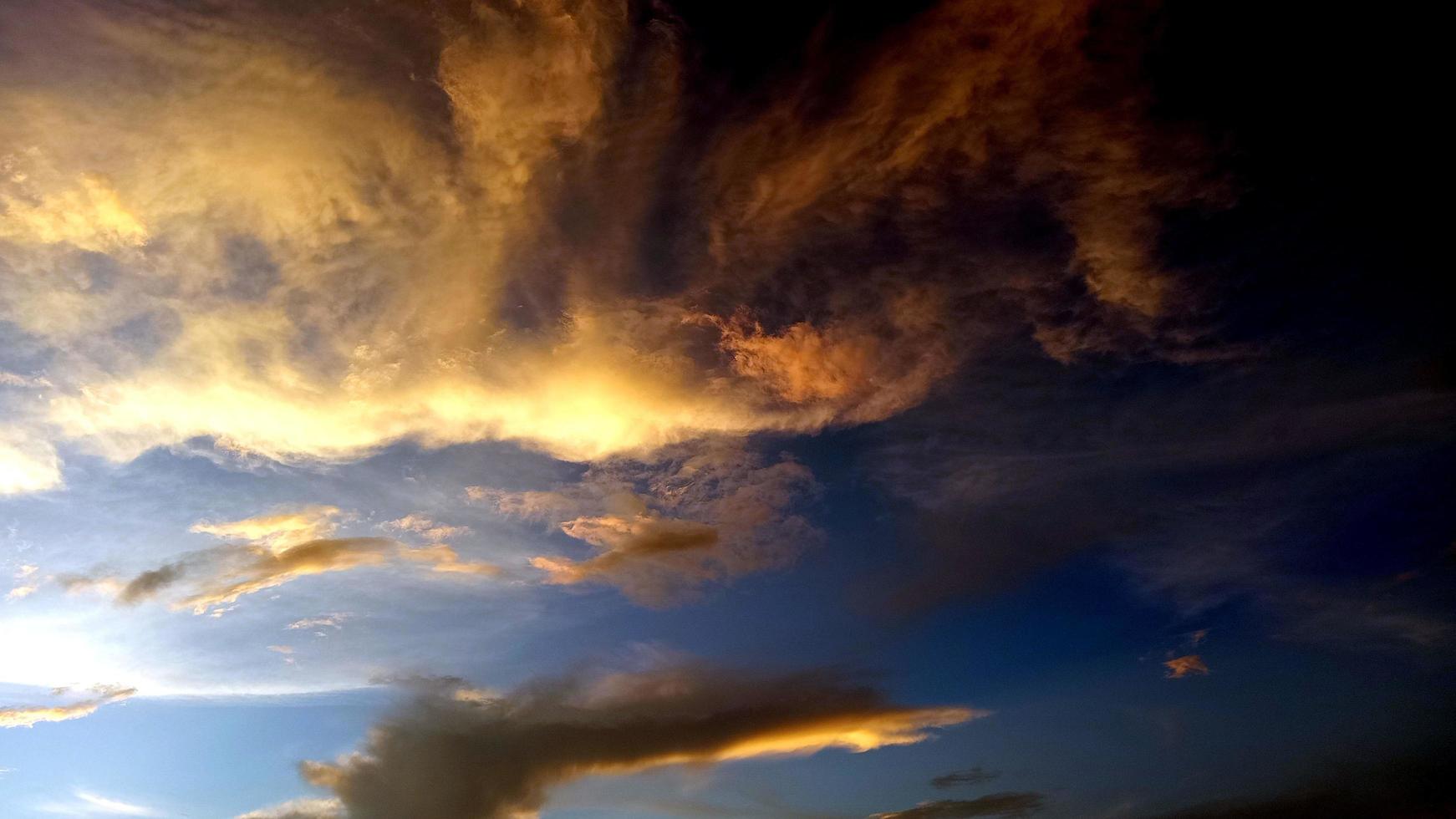 fond de ciel avec des nuages photo